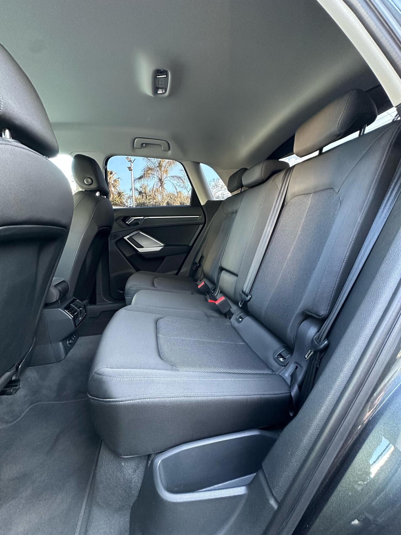 Audi Q3 2.0 TDI 150 CV S-LINE