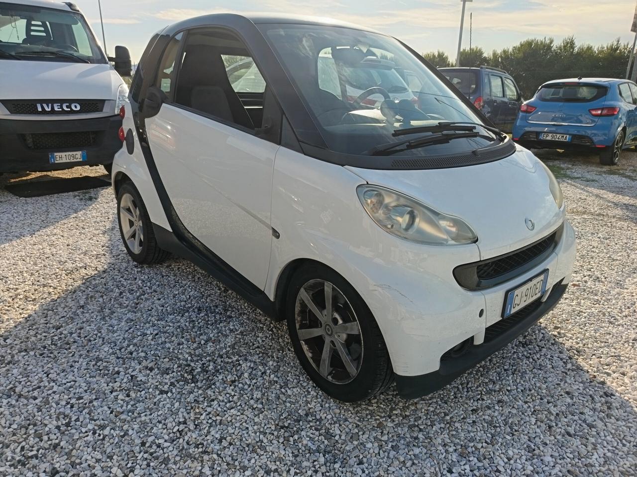 Smart ForTwo 1000 52 kW MHD coupé pure