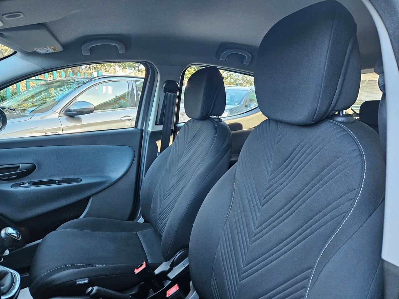 Lancia Ypsilon 1.0 FireFly 5 porte S&S Hybrid Gold