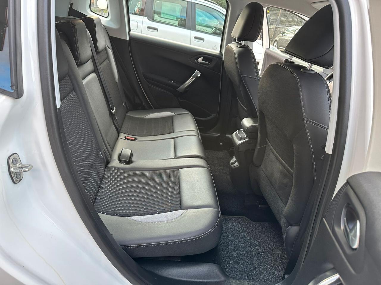 Peugeot 2008 BlueHDi 100 Allure