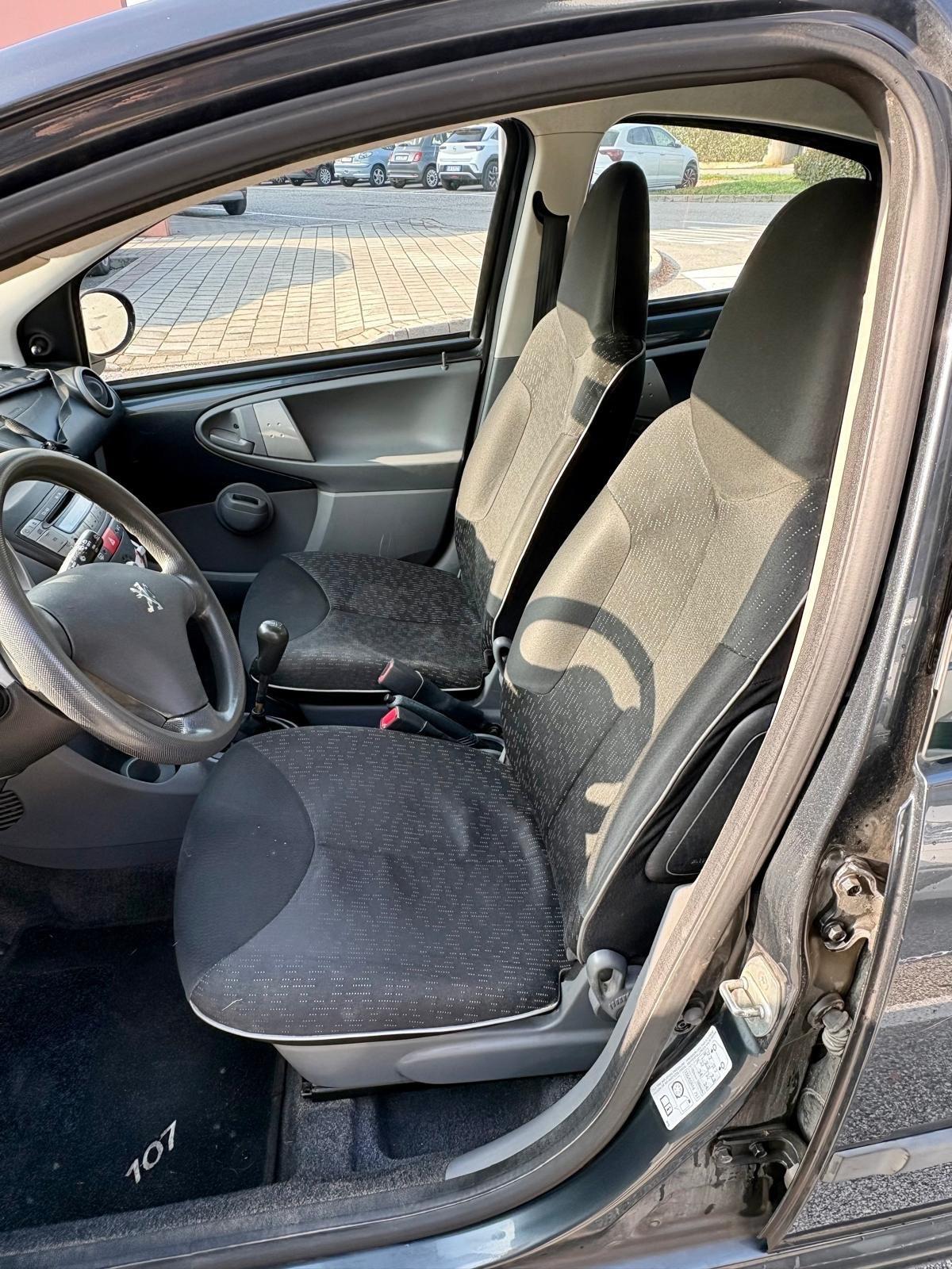 Peugeot 107 1.0 Neopatentati