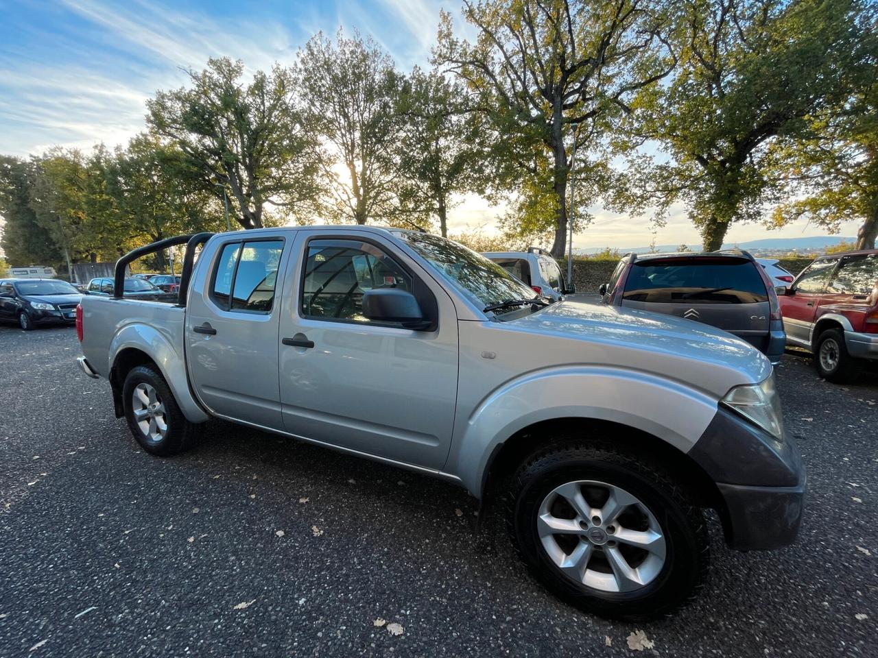 Nissan Navara 2.5 dCi 4 porte Double Cab SE + GANCIO TRAINO