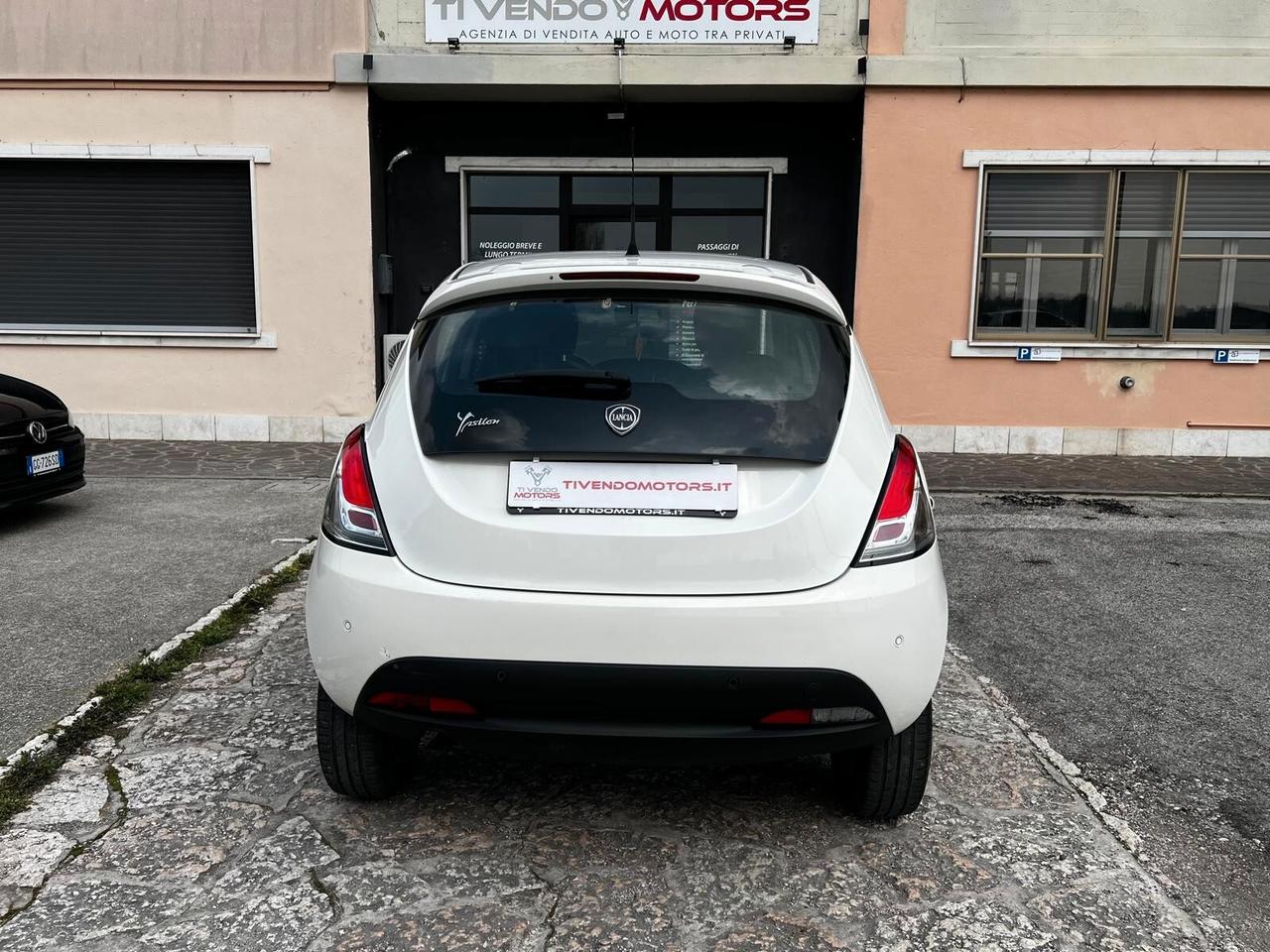 Lancia Ypsilon 0.9 TwinAir 85 CV 5 porte Metano Ecochic Platinum
