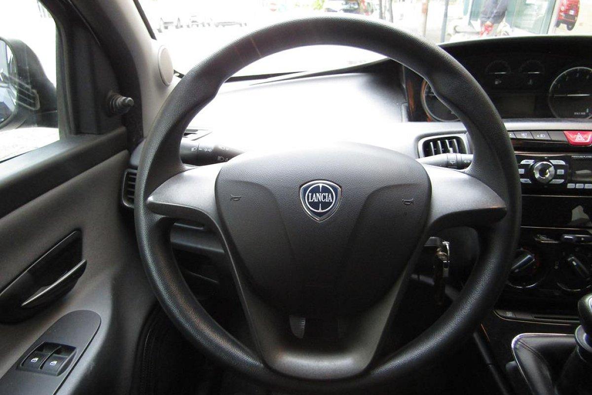 LANCIA Ypsilon 1.2 69 CV 5 porte Silver