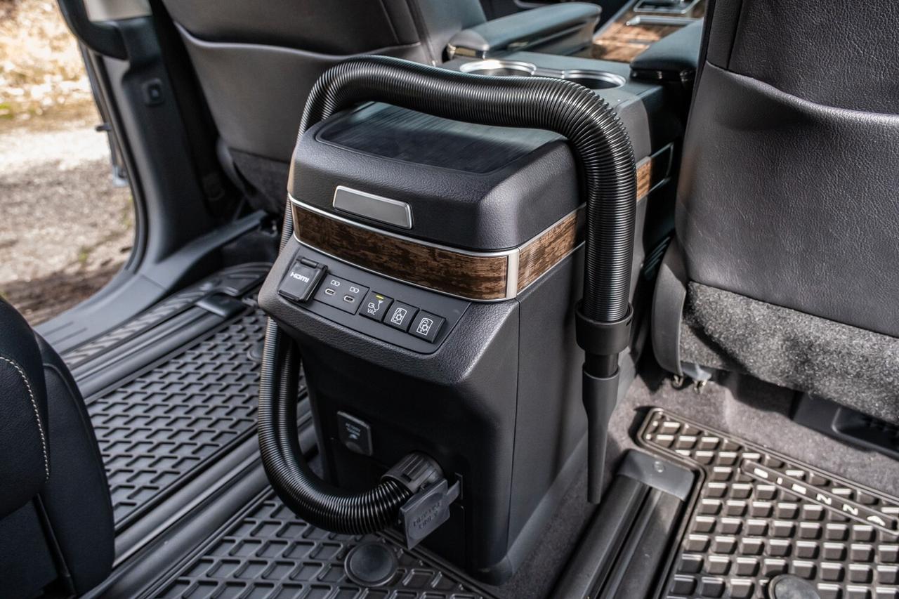 Toyota Sienna Limited Platinum Hybrid AWD