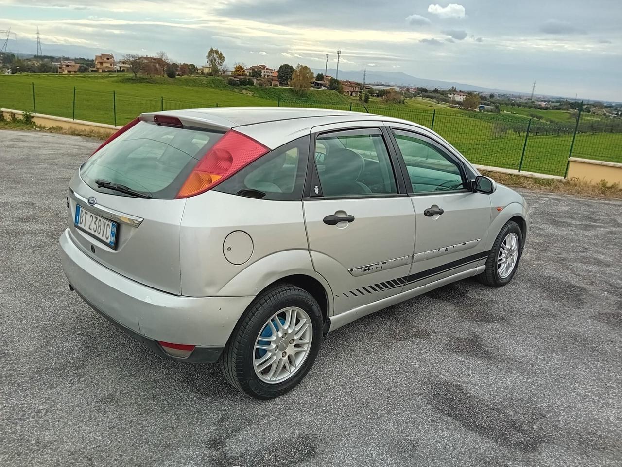 Ford Focus 1.6i 16V cat 5p. Ambiente