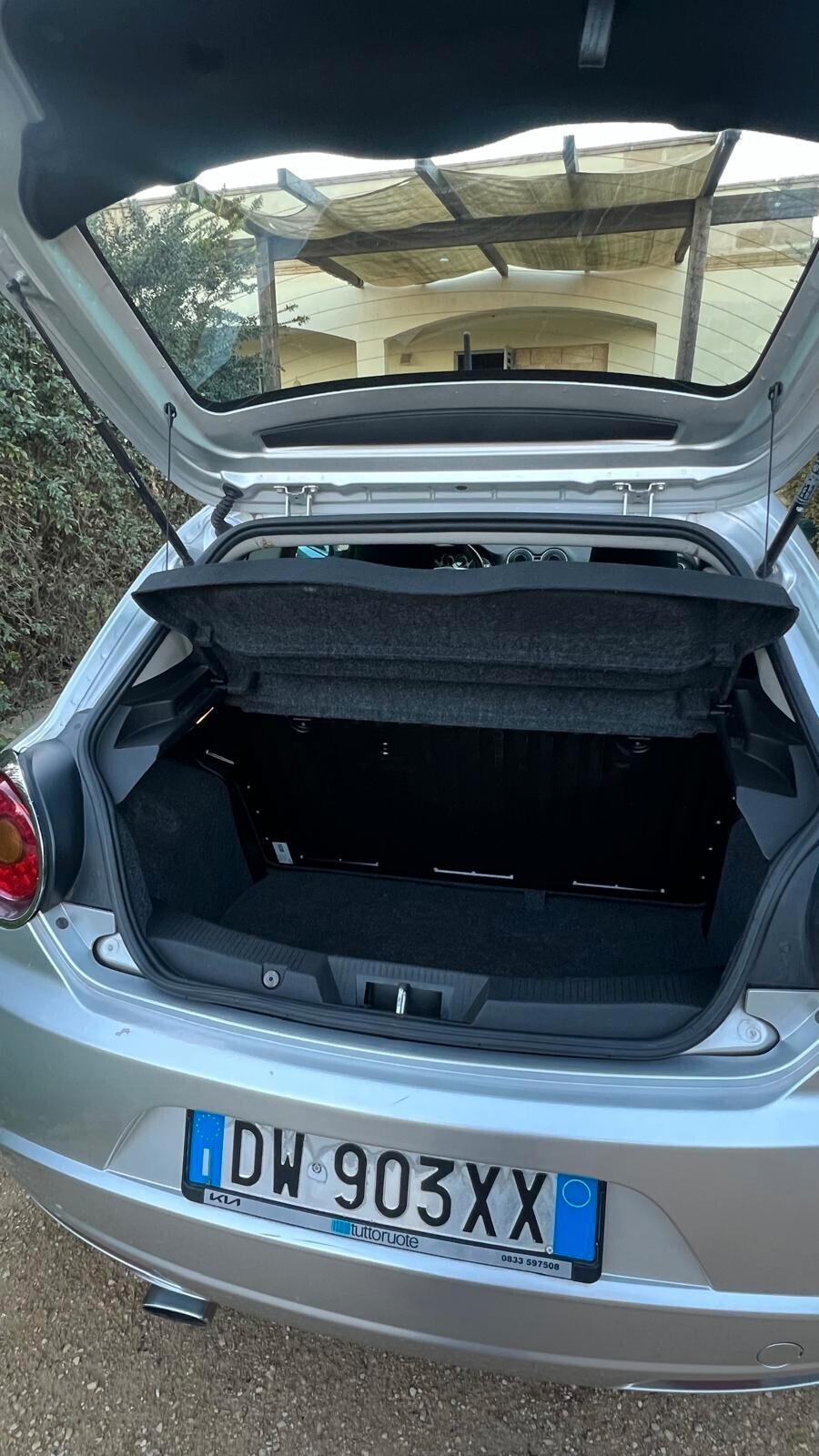 Alfa Romeo MiTo 1.6 JTDm 16V Distinctive Sport Pack