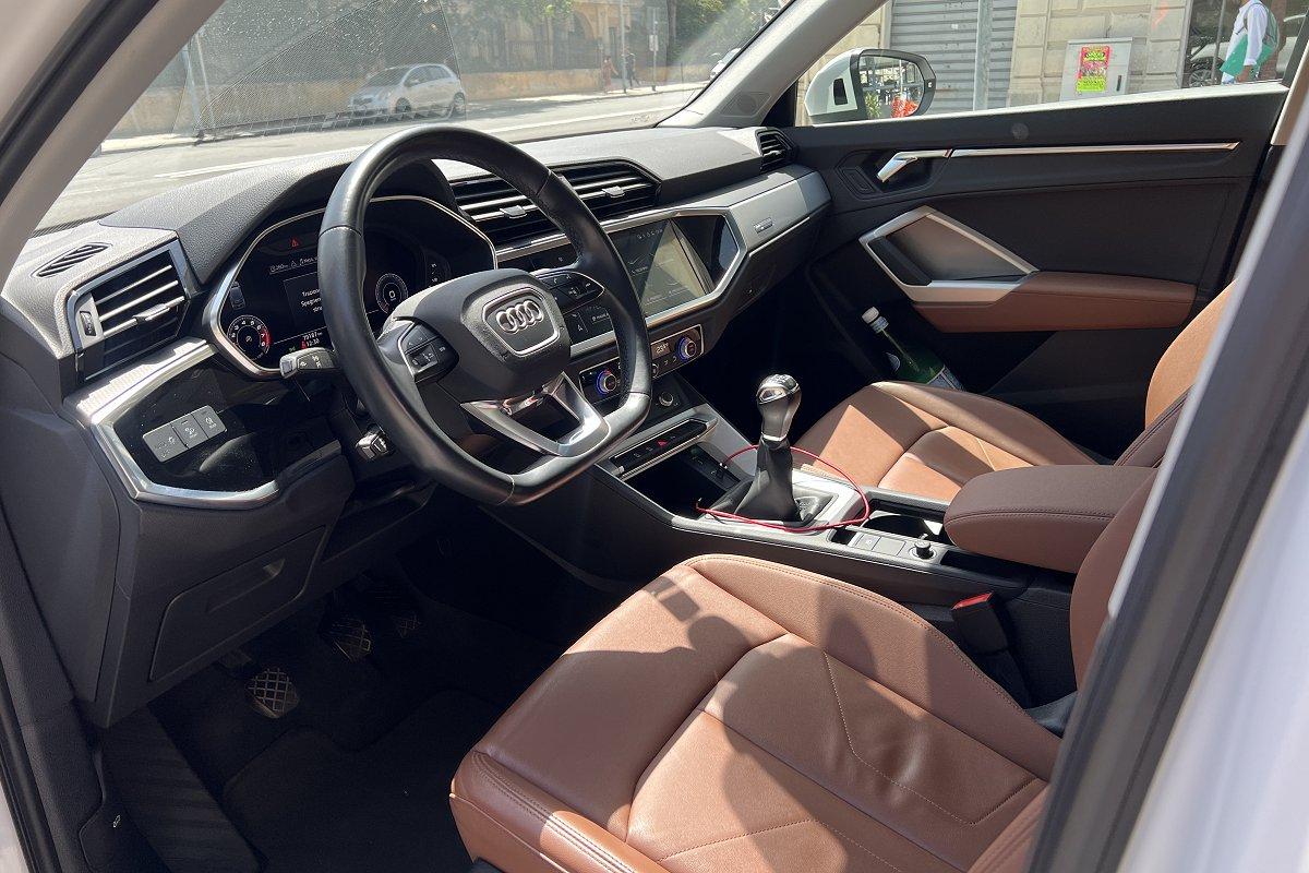 AUDI Q3 35 TFSI Business Advanced