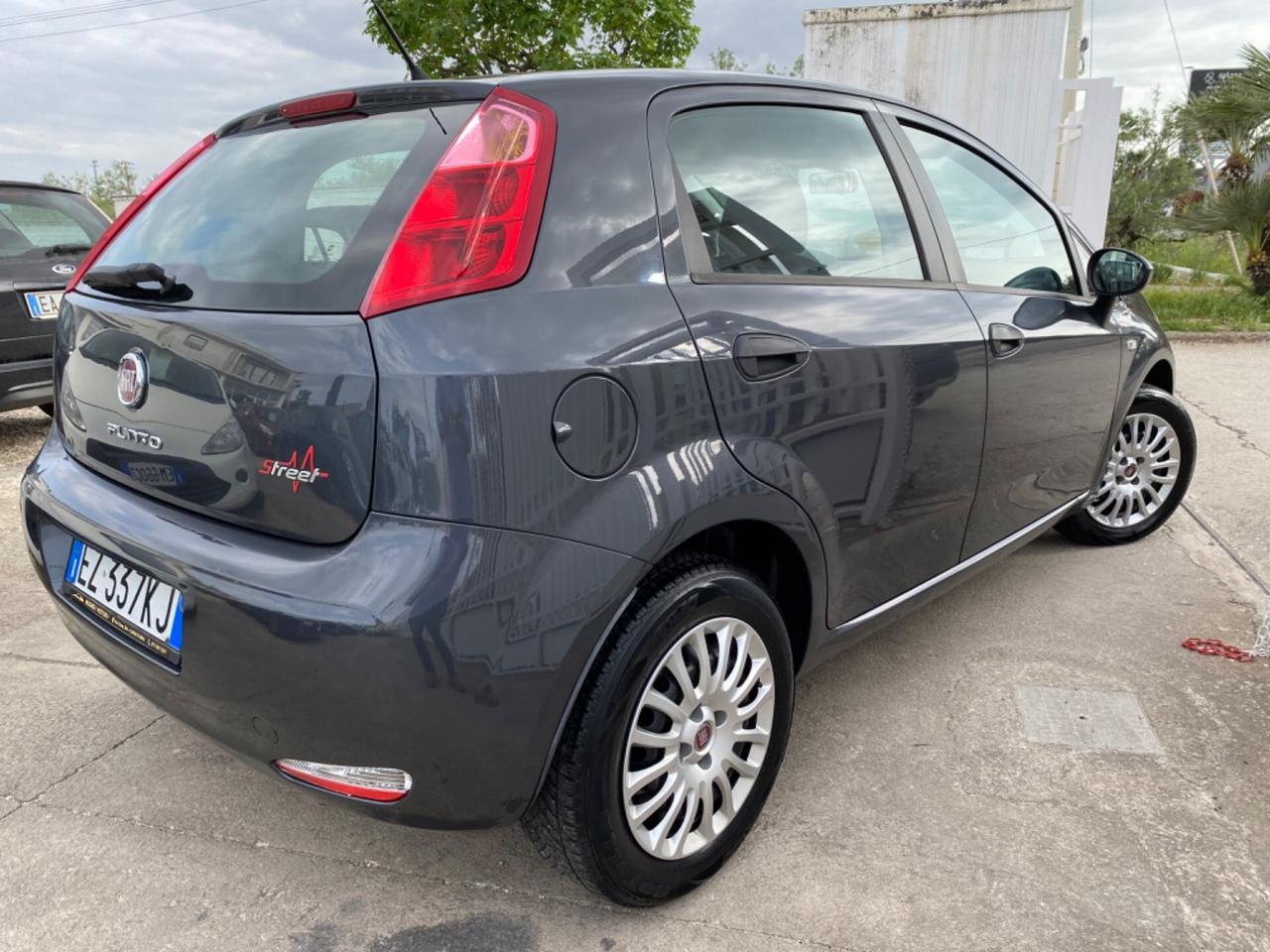 FIAT PUNTO EVO 1.2 BENZINA 5 PORTE LOUNGE UNICO PROPIETARIO NEOPATENTATI