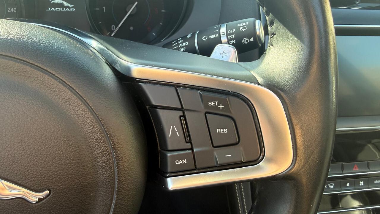 Jaguar F-Pace 2.0 D 180 CV AWD aut. R-Sport tetto apribile