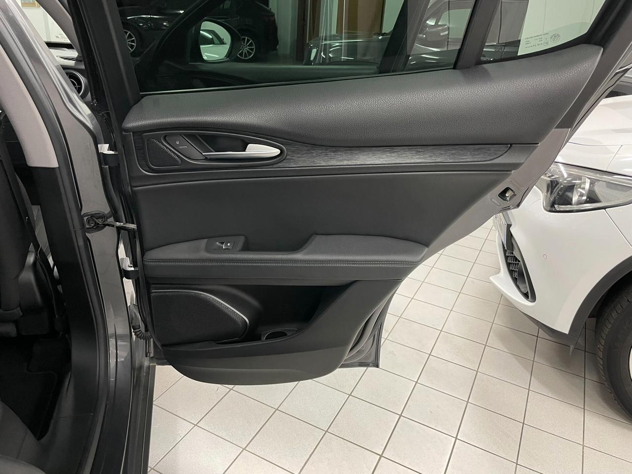 Alfa Romeo Stelvio 2.2 TD 160 CV BUSINESS AT8 NAVI 18" VETRI SCURI RETROCAMERA