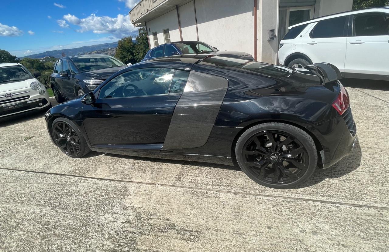 Audi R8 4.2 V8 FSI quattro R tronic