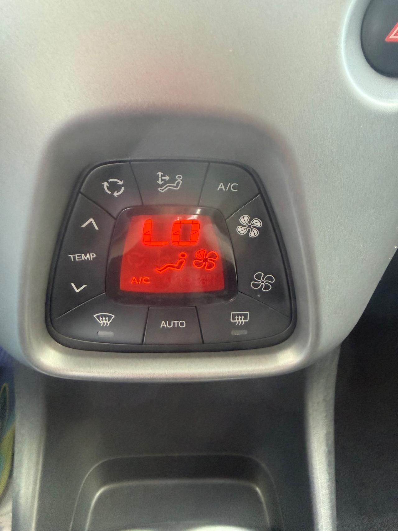 Toyota Aygo Connect 1.0 72 CV 5 porte x-wave