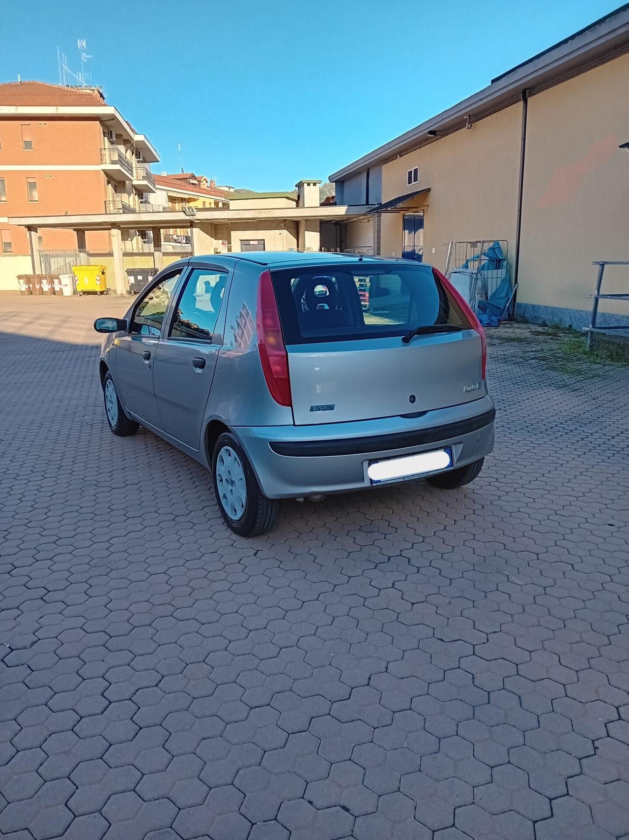 Fiat Punto 5 porte - APERTI AD AGOSTO