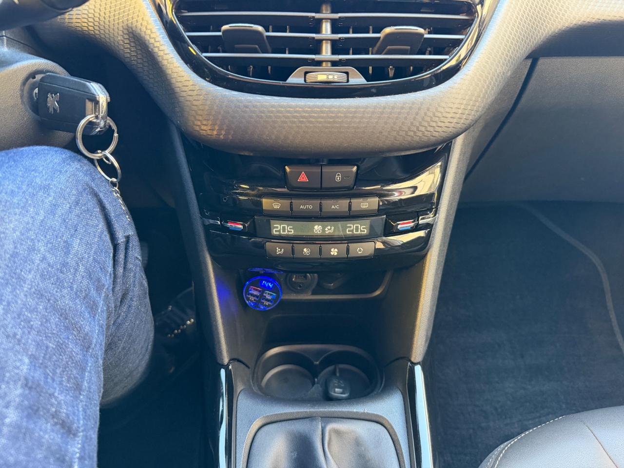 Peugeot 2008 PureTech Navigatore Pelle Xenon