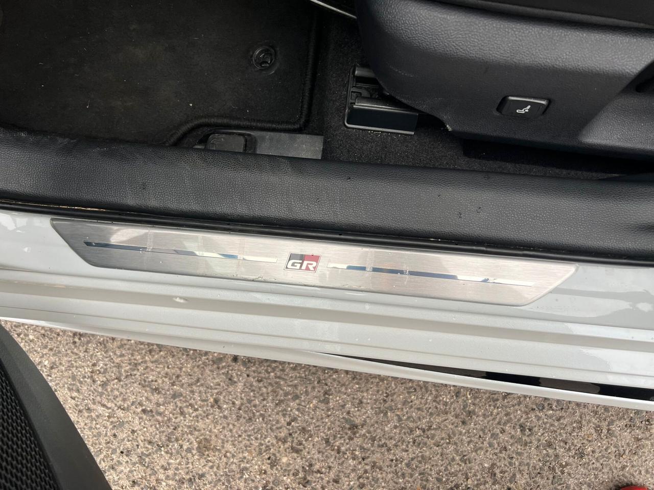 Toyota Corolla GR SPORT 1.8 Hybrid