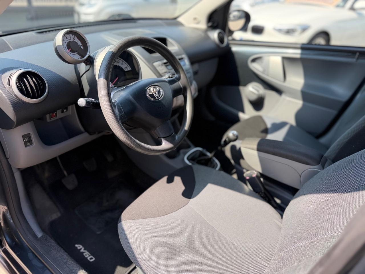 Toyota Aygo 1.0 12V VVT-i 5 porte Sol