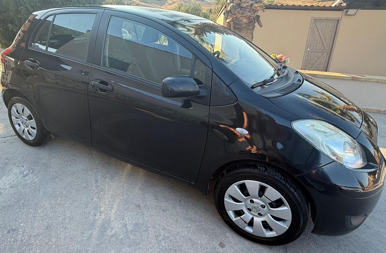 Toyota Yaris 1.0 5 porte
