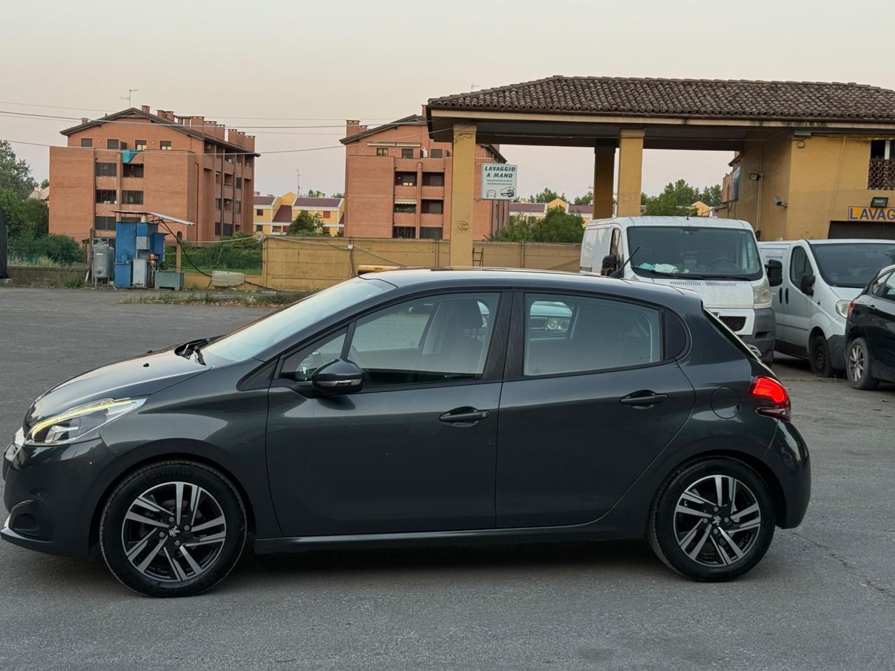 Peugeot 208 PureTech 82 5 porte Allure