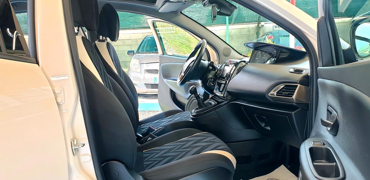 LANCIA YPSILON 1.2 BENZINA FULL OPTIONAL KM 31 MILA