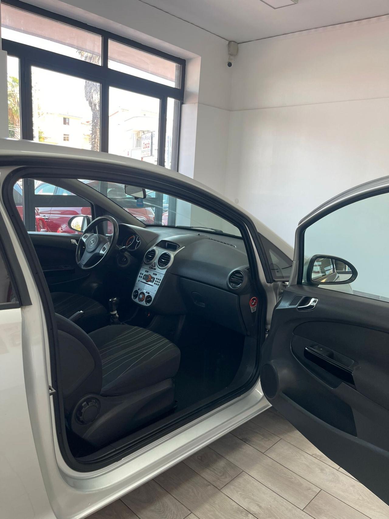 Opel Corsa 1.2 80CV 3 porte GPL-TECH Club
