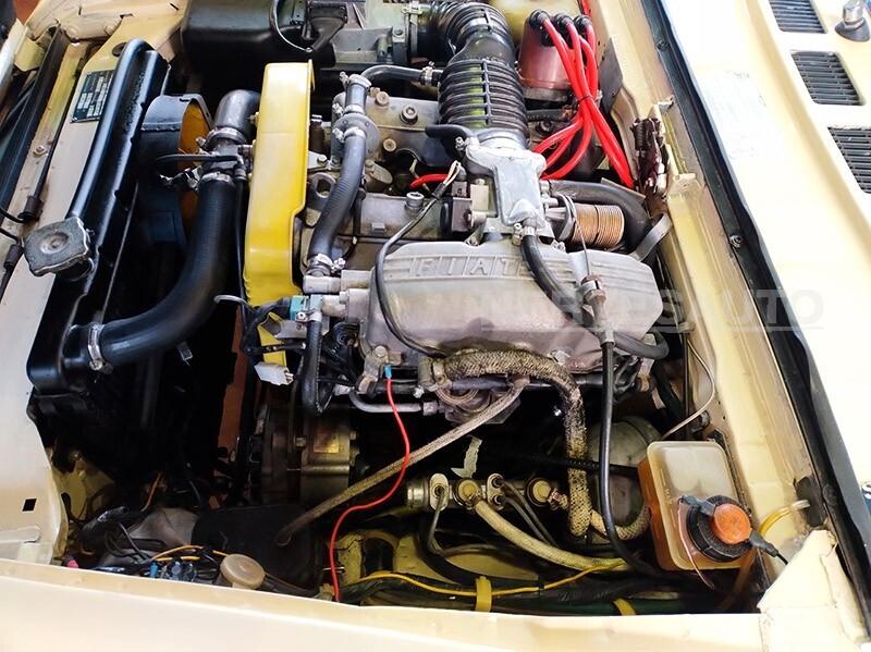 Fiat 124 Spider 2000 i.e. (1980) — Avorio • Interni Biscotto CRS