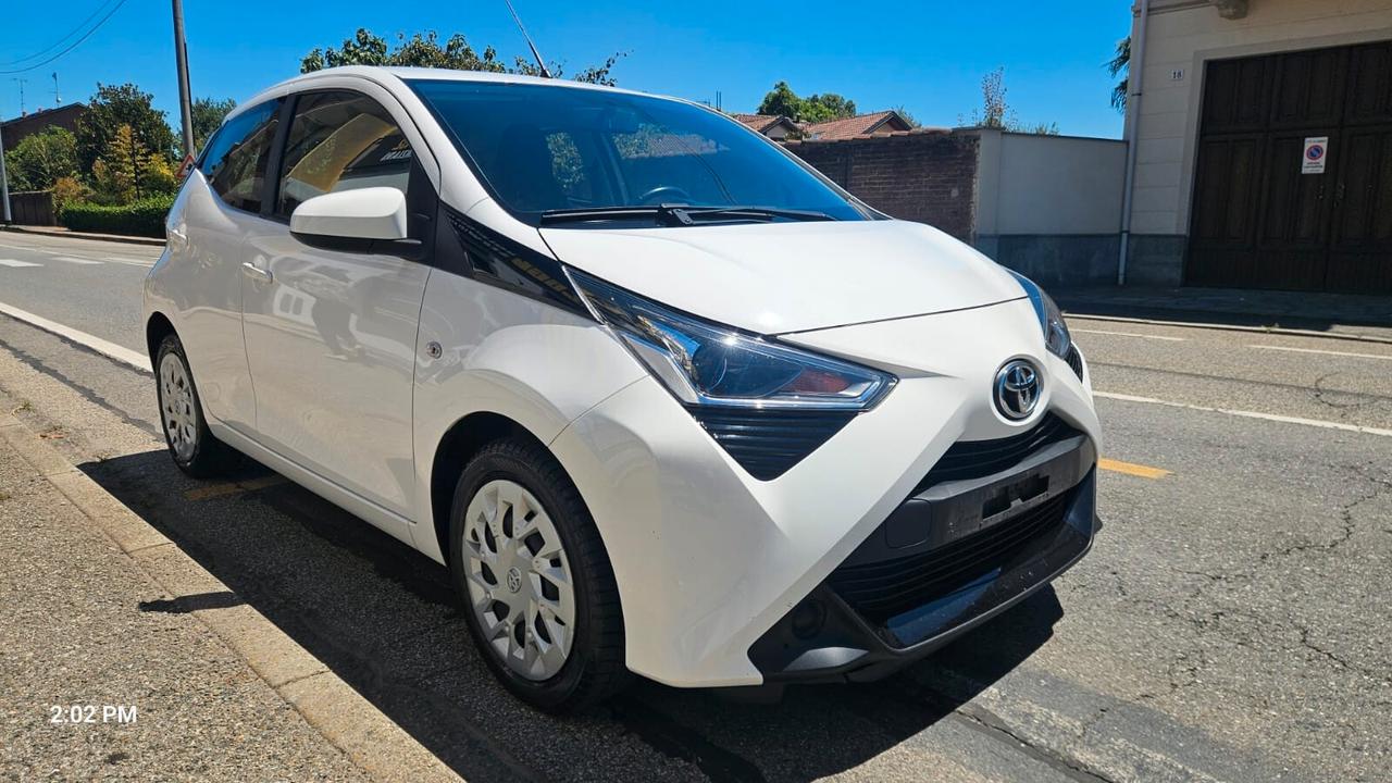 Toyota Aygo Connect 1.0 72 CV 5 porte x-play