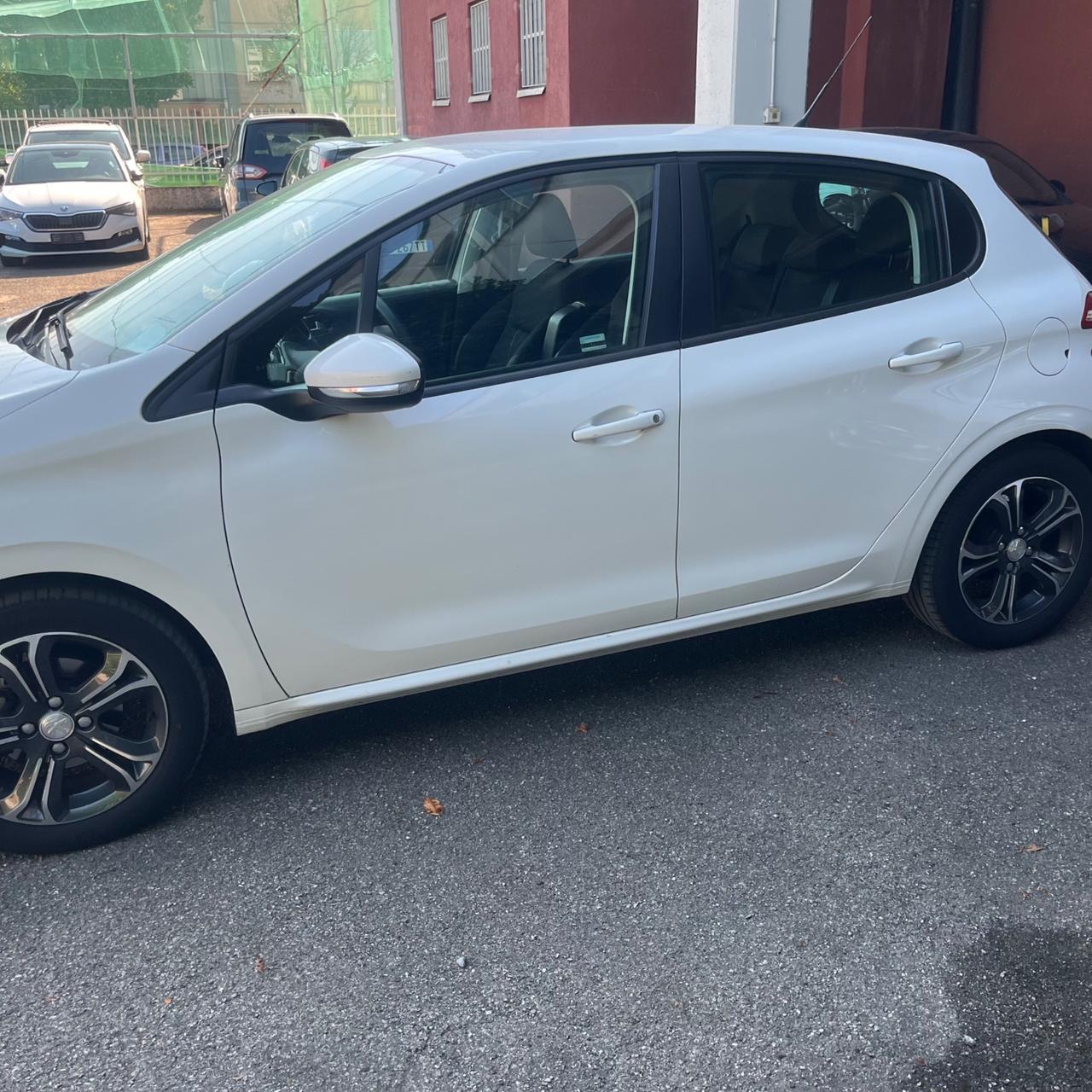 Peugeot 208 PureTech 82 5 porte Allure