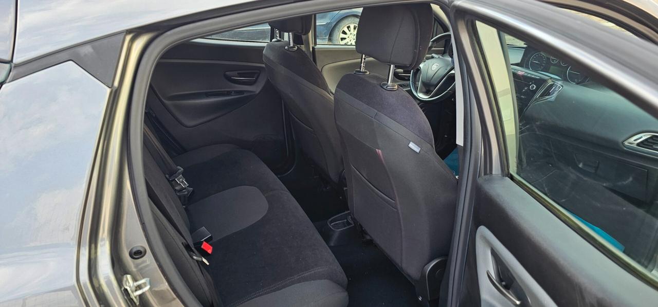 Lancia Ypsilon 1.2 69 CV 5 porte S&S Gold