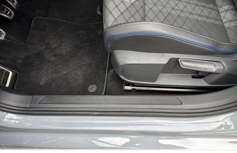 Volkswagen Golf 1.5 TSI ACT 110kW R-LINE CAMERA LED NAVI