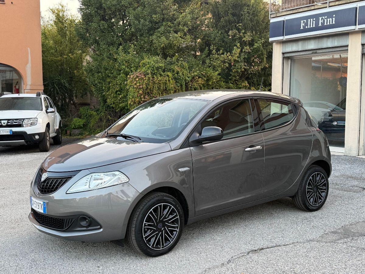 LANCIA - Ypsilon - 1.0 FireFly 5p S&S Hybrid Silver