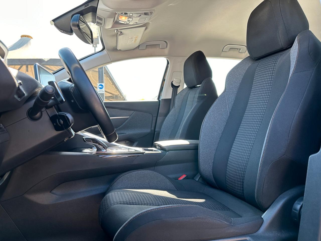 PEUGEOT 3008 BlueHDi 130 EAT8 Business