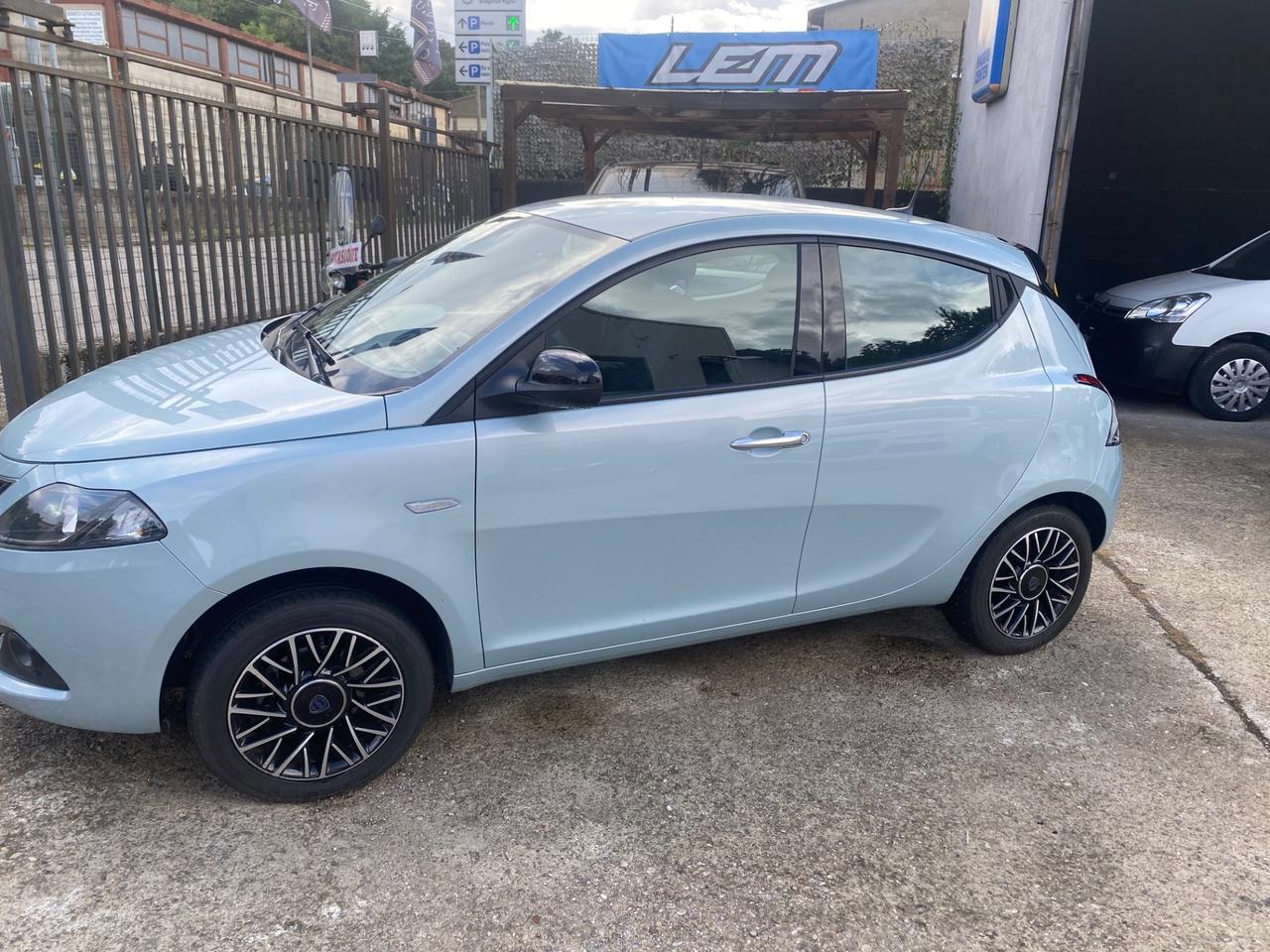 Lancia Ypsilon 1.0 FireFly 5 porte S&S Hybrid Gold