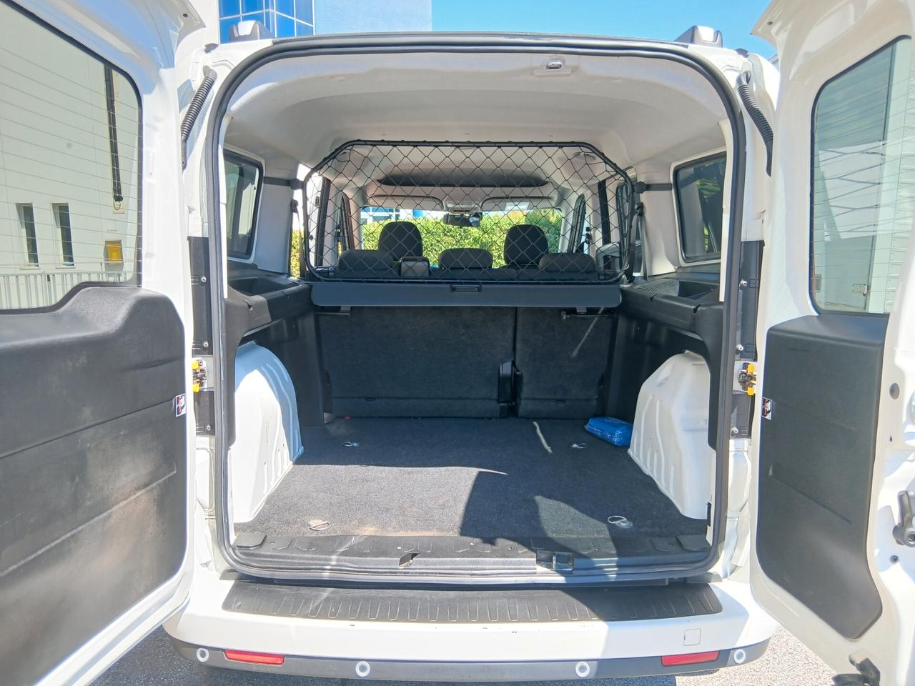 C320 - Fiat Doblò 1.6 Mtj 120cv Maxi Lounge (5 posti)