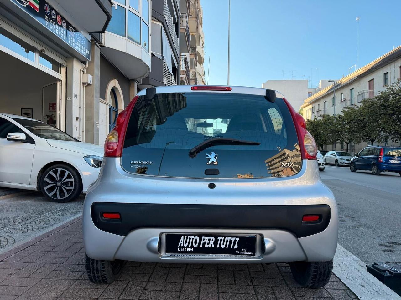 Peugeot 107 1.0 68CV 5p. CAMBIO AUTOMATICO