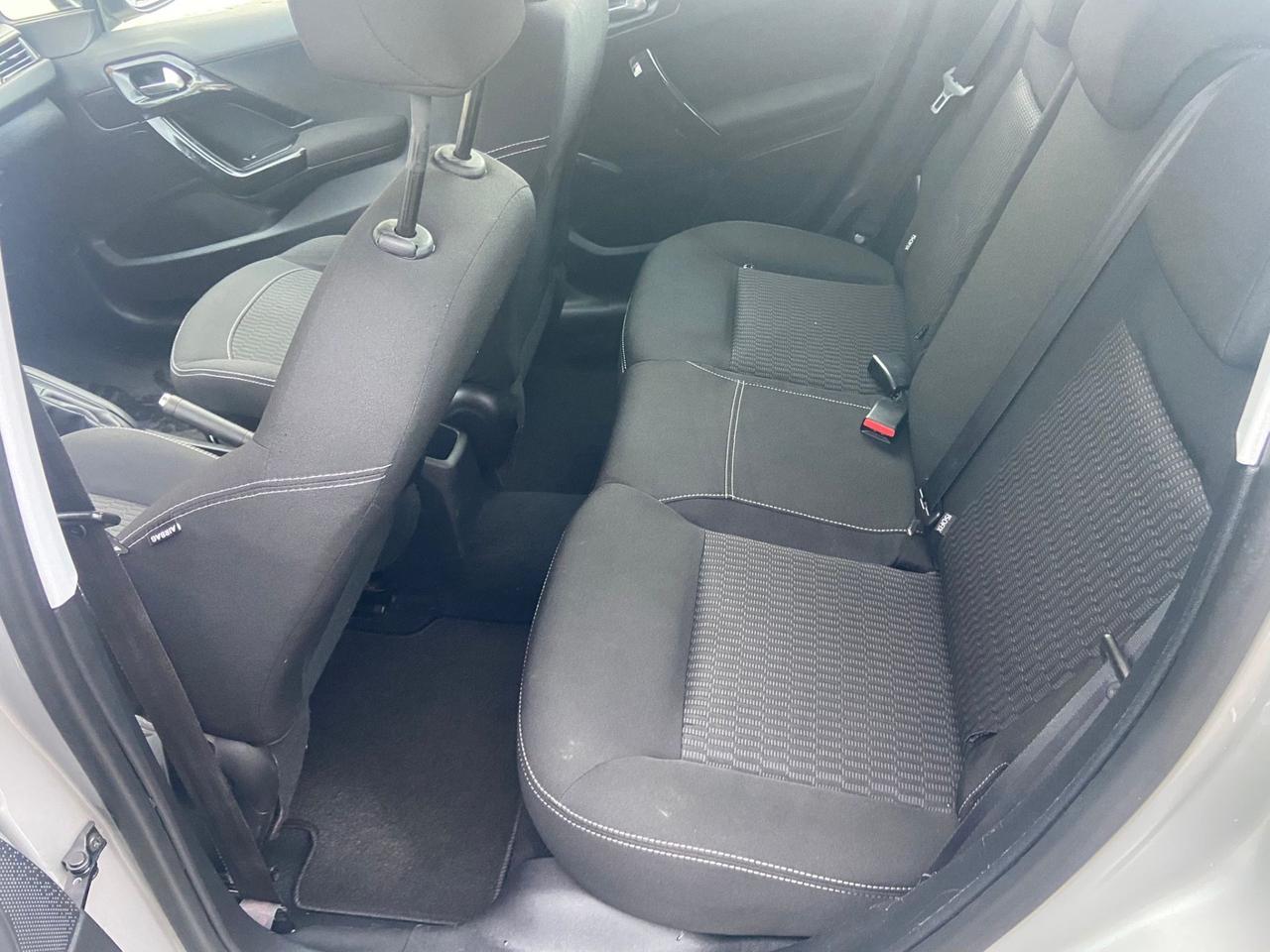 Peugeot 208 BlueHDi 75 5 porte Black Line 120.000Km