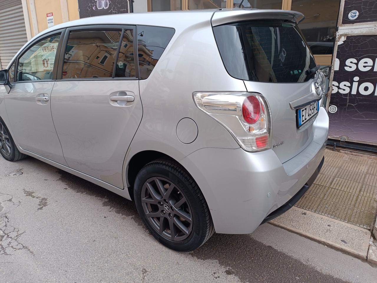 Toyota Verso 1.6 D-4D Style 110 CV TETTO CAMERA NAVI