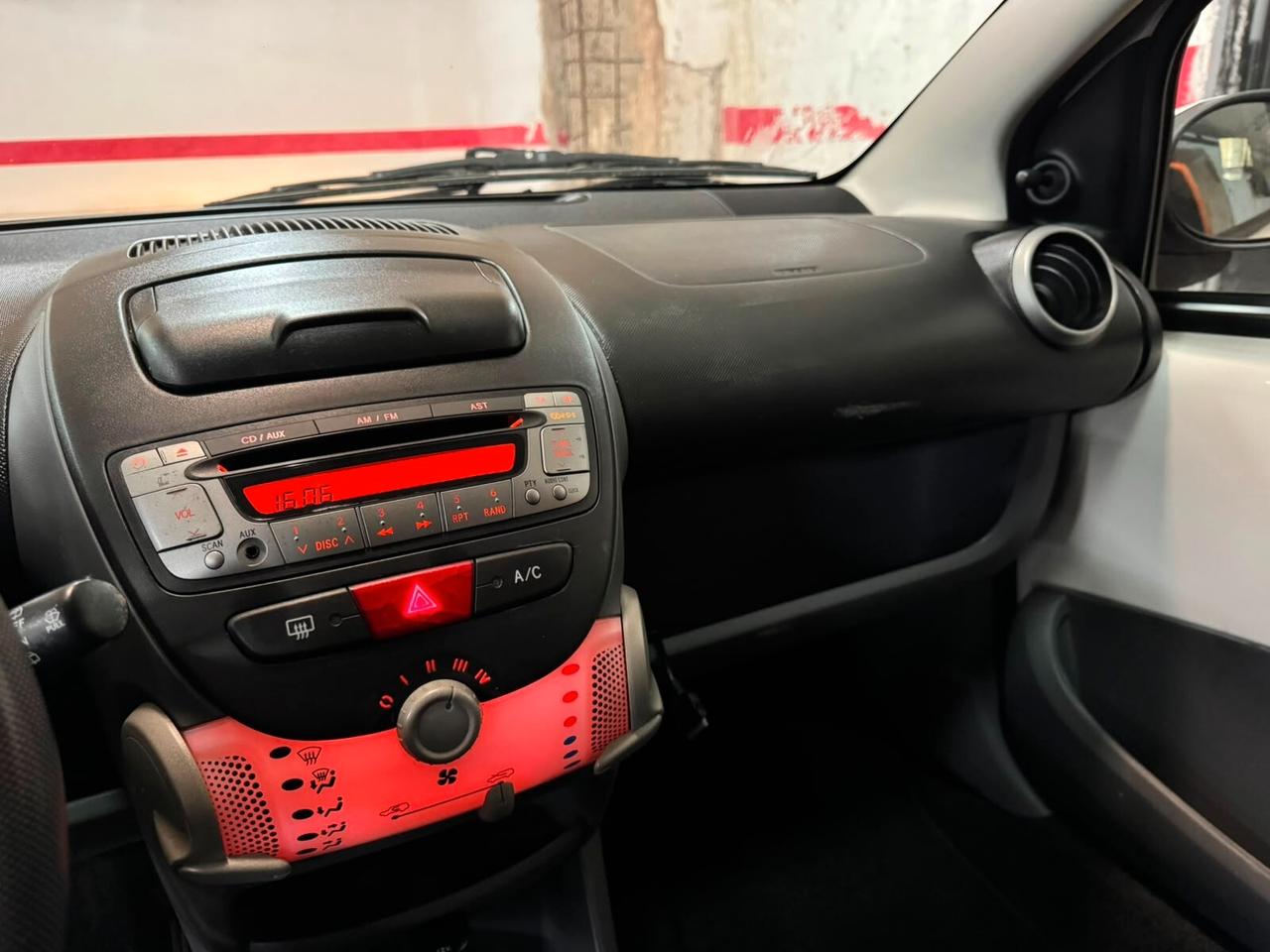 TOYOTA AYGO 1.0 CONNECT – SOLO 59.000 KM – GARANZIA – NEOPATENTATI OK”.
