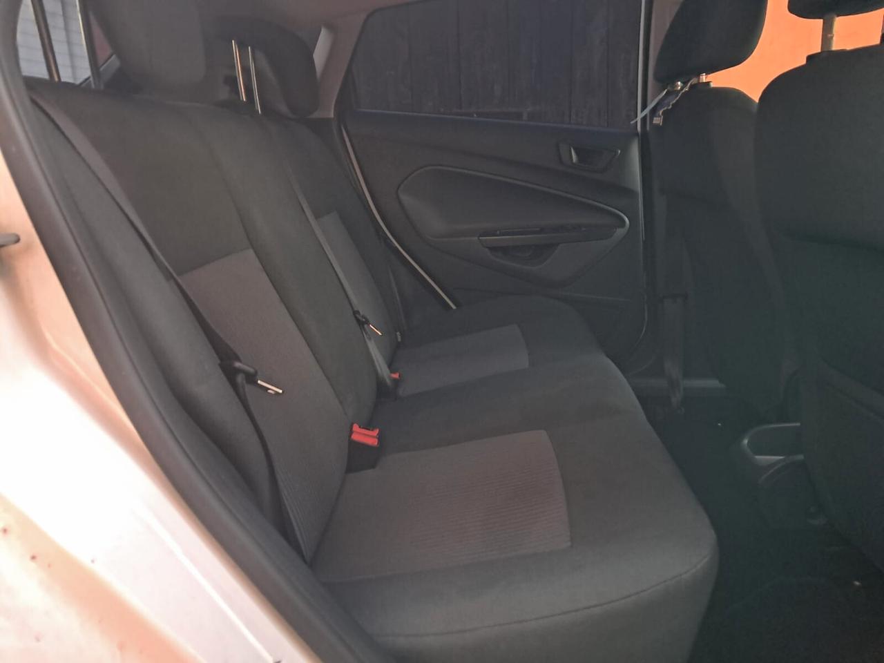Ford Fiesta 1.4 TDCi 5p. Titanium neopatentati