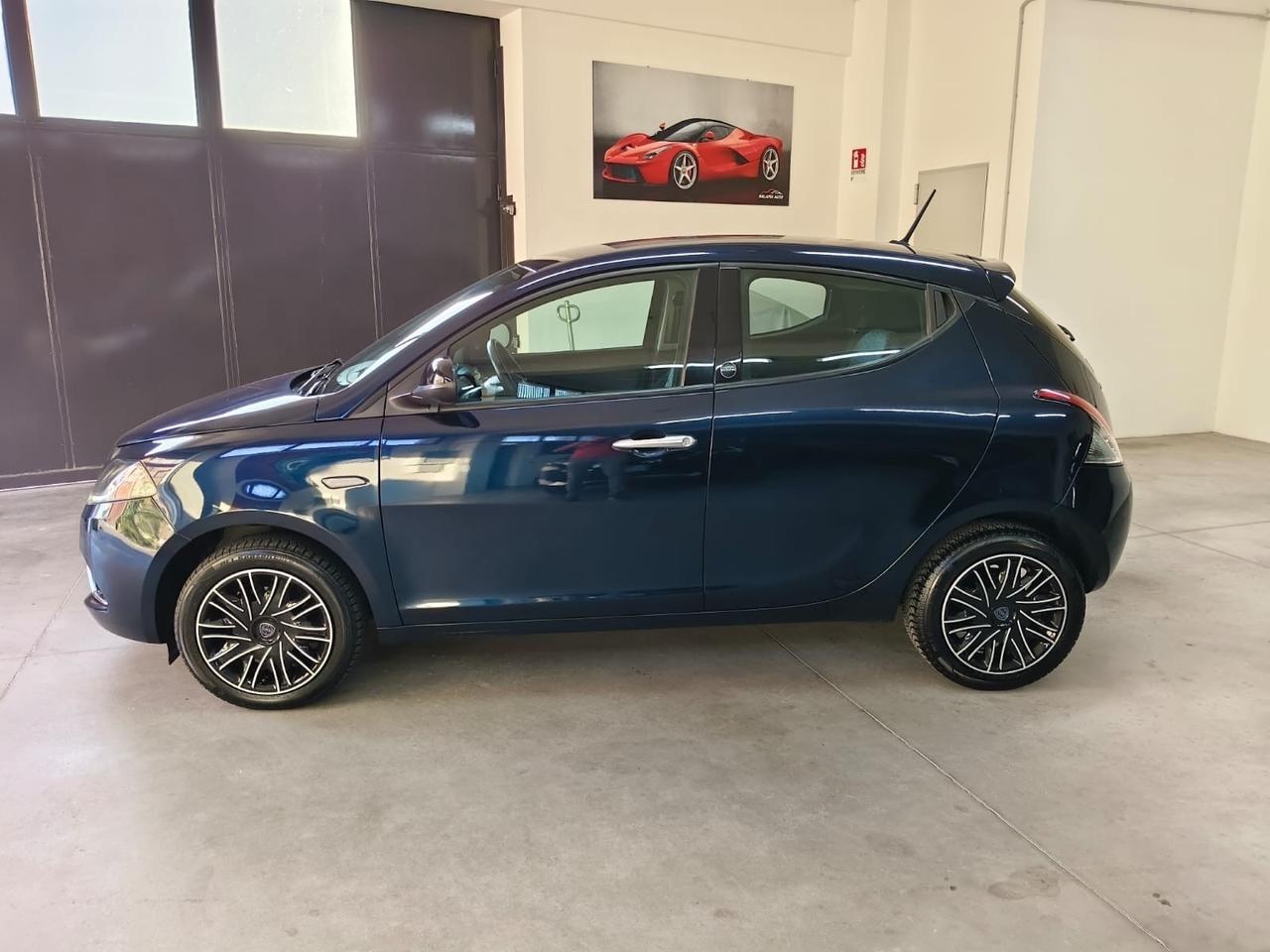 Lancia Ypsilon 1.0 FireFly 5 porte S&S Hybrid Ecochic Silver