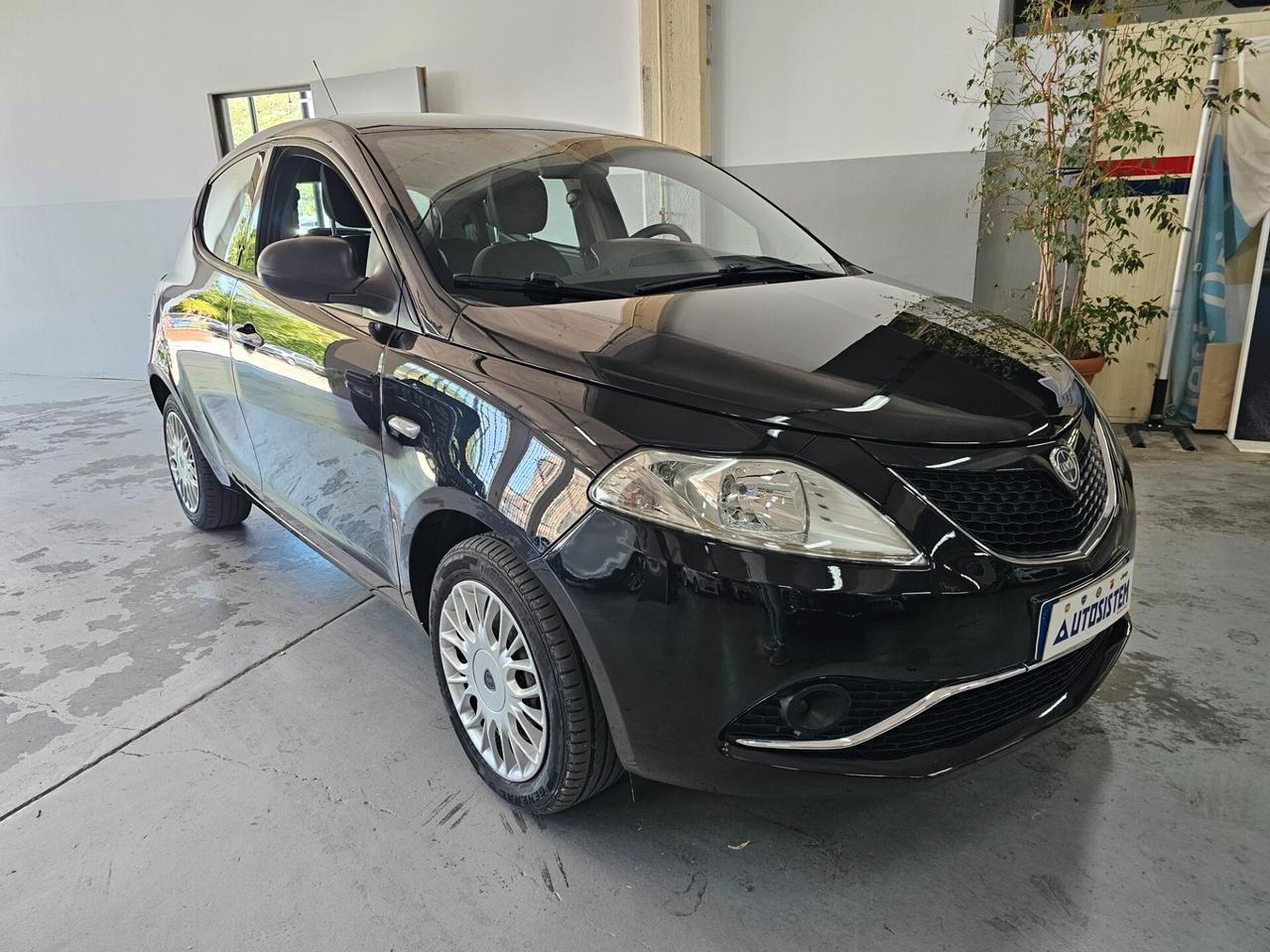 Lancia Ypsilon 1.2 69 CV 5 porte Silver