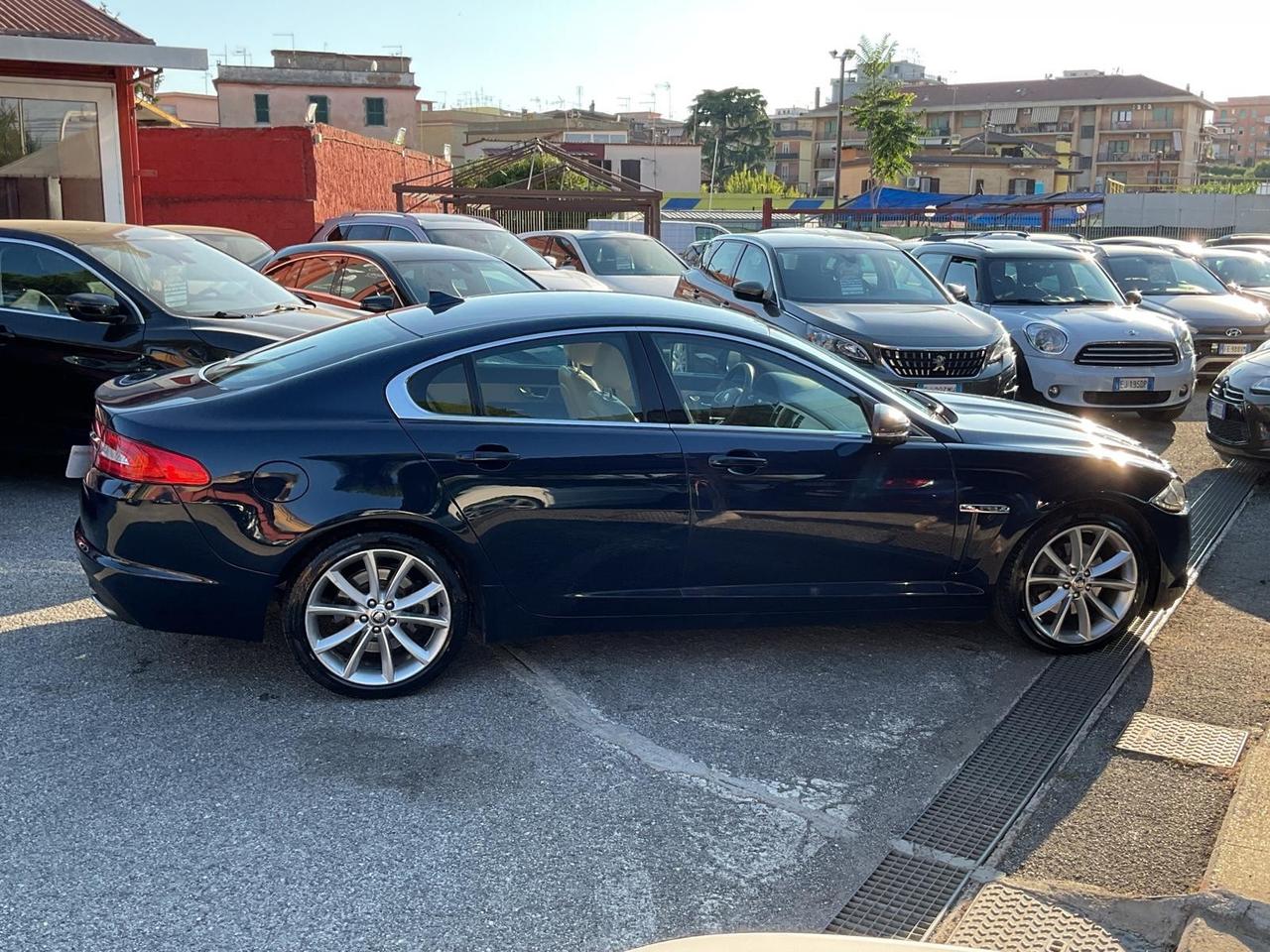 XF 3.0 D V6 Premium Luxury-unipro-rate-garanzia-