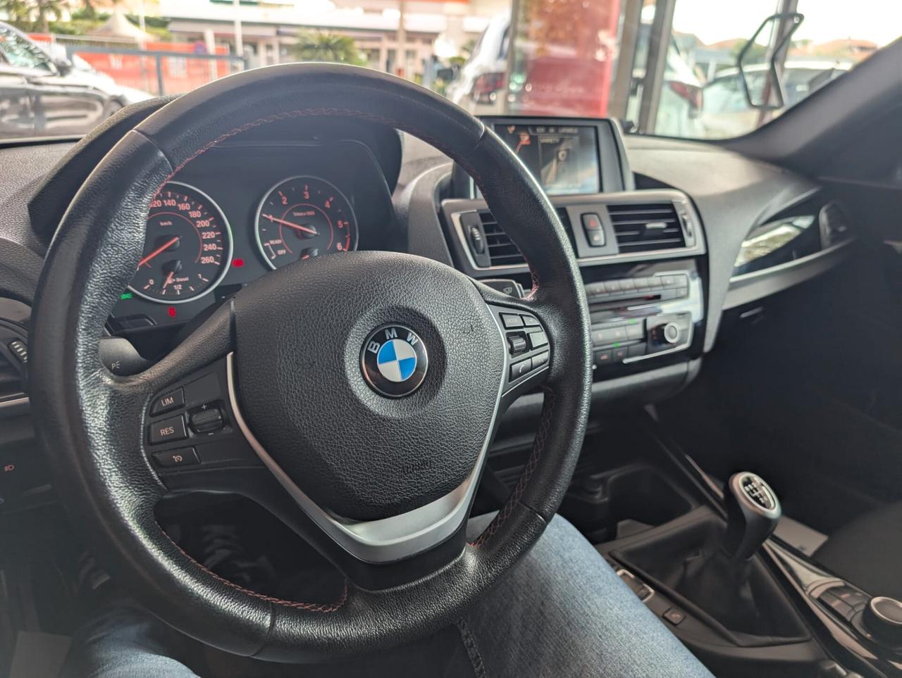 Bmw 116 116d 3p. Urban