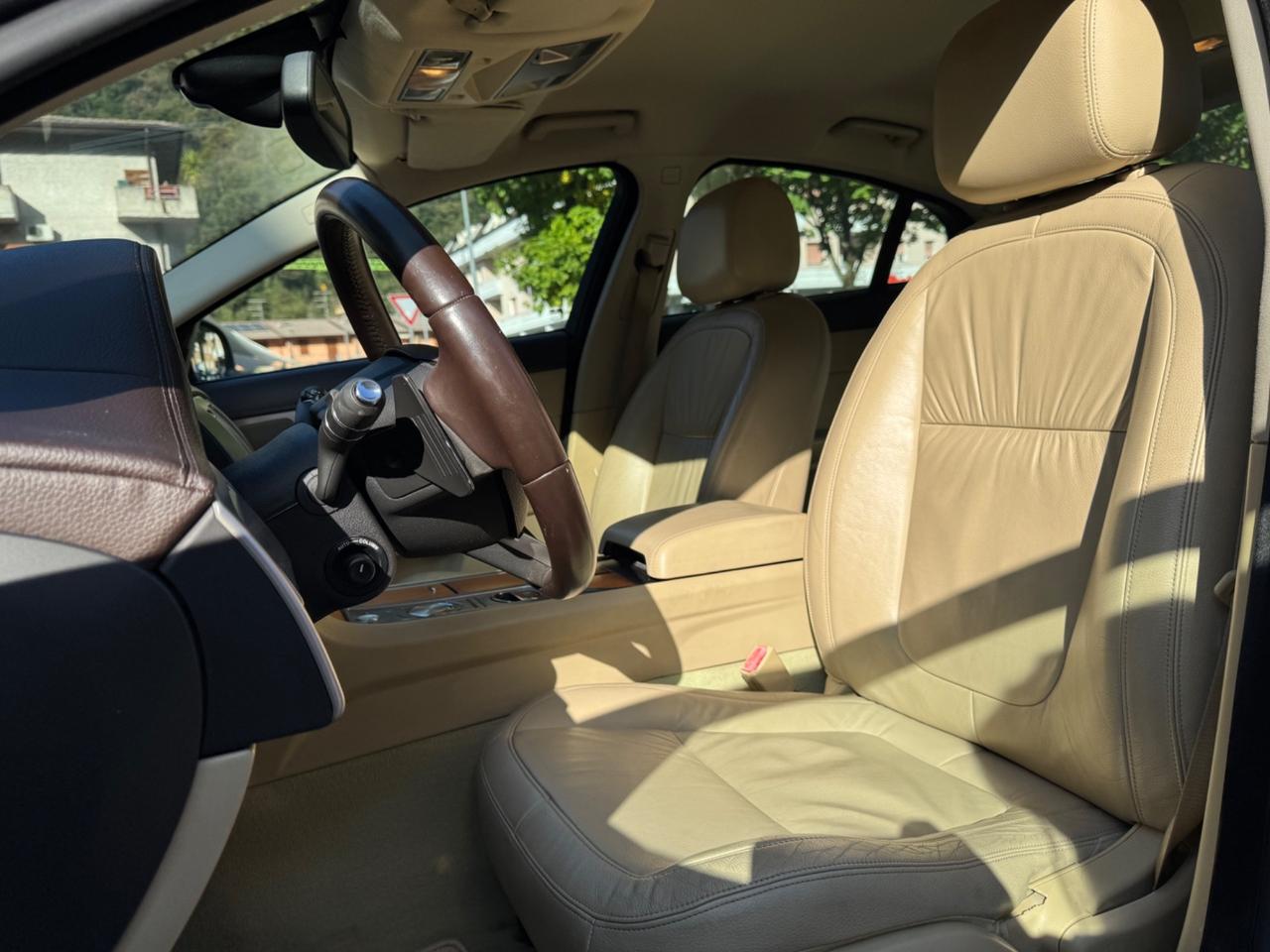 Jaguar XF 2.7D V6 Premium Luxury
