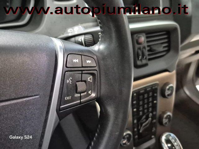 VOLVO V40 Cross Country T4 AWD Geartronic Summum