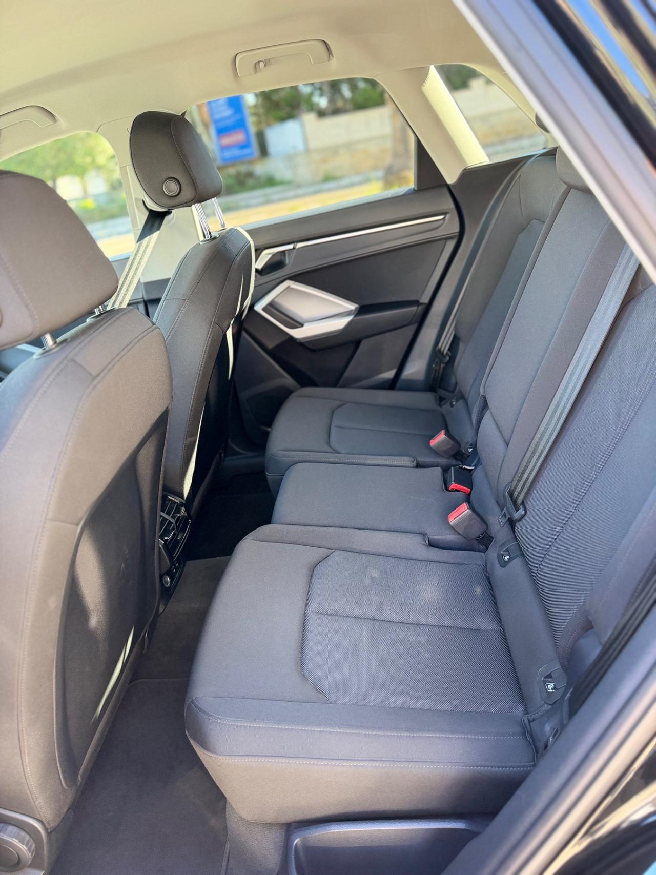 Audi Q3 35 TDI S tronic Business Advanced