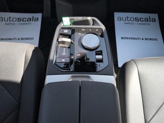 BMW iX xDrive40 Pacchetto Sportivo