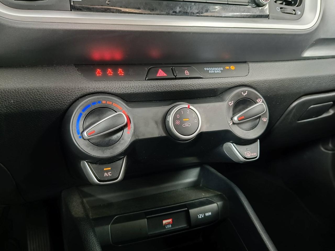KIA Stonic - Stonic 1.2 dpi Urban Techno&Design Pack 84cv