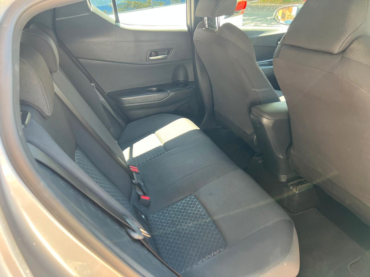 Toyota C-HR 1.8 Hybrid E-CVT Business