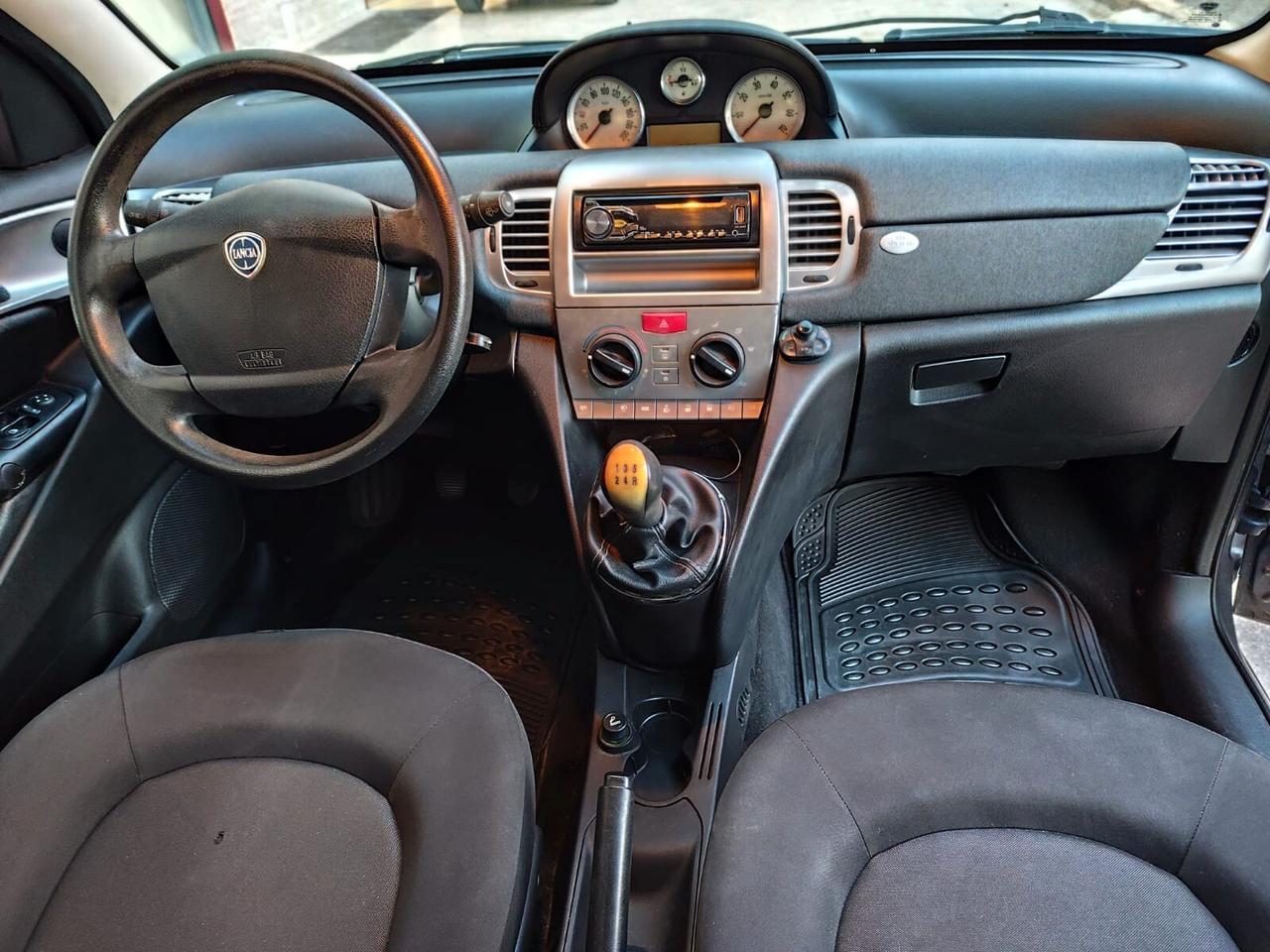 Lancia Ypsilon 1.3 MJT 75 CV Unyca